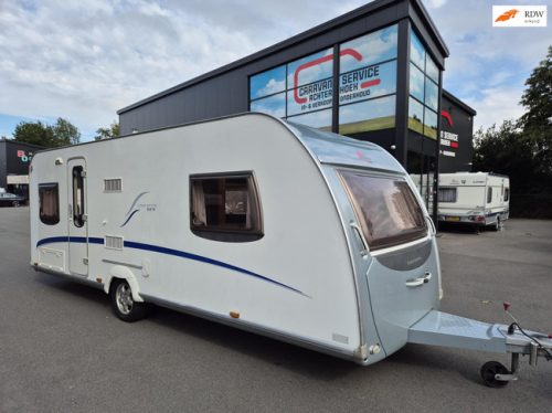 B&uuml;rstner 525 TS Belcanto Queen bed small awning
