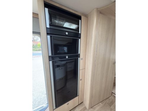 Hymer B ML I 790 Mercedes + Queen bed photo: 15