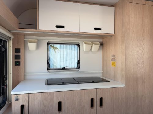 Adria Aviva 422 PY Mover/Klimaanlage/Vorzelt Foto: 4