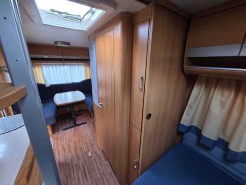 Wilk S4 490 EU Single beds U-shaped dinette '10 photo: 14