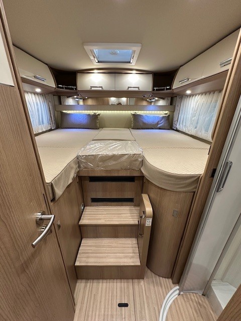Carthago C-Tourer I 149 LE, automatic, without pull-down bed! photo: 9