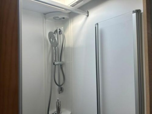 Adria Coral 670 DL 60 Years 180 PS + Automatik Foto: 11