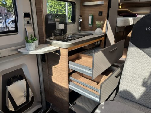 Knaus Van TI Vansation 650 MEG AUTOMAAT 9-Traps 180 pk Euro6 Fiat Ducato 8 **Einzelbetten/Satelliten-TV/Navi/Kamera/Lithium/Anh&auml;ngerkupplung/T Foto: 11