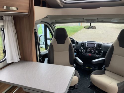 Weinsberg Cara Loft 650 ME, 2.3 MultiJ. 120 Semi-integrated, Swivel seats, French bed, Year of manufacture 2021 Motorhome Centre On the Road at the Noorderringweg 4 in Marum. photo: 9