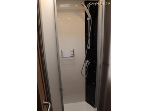 Laika KOSMO 509L 160hp Automatic | Single beds | Separate shower | LPG system | Solar panels | Bearlock | Awning | Roof fan photo: 20