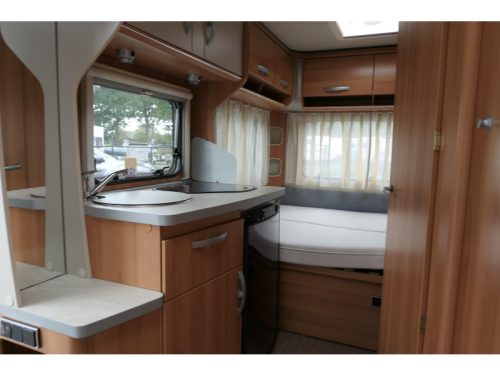 Eriba Nova Light 425 mit Rangierhilfe und Vorzelt Foto: 11