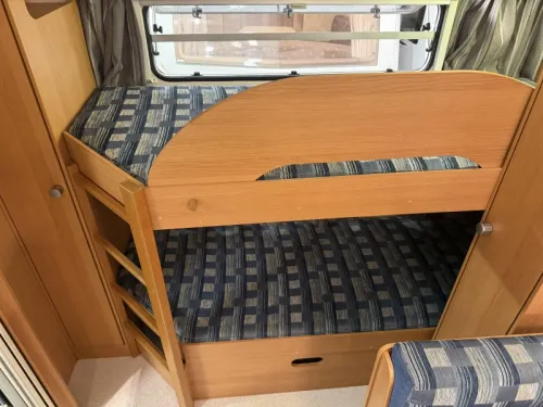 Knaus Sport 500 FDK STAPELBED VASTBED ZITJE foto: 3
