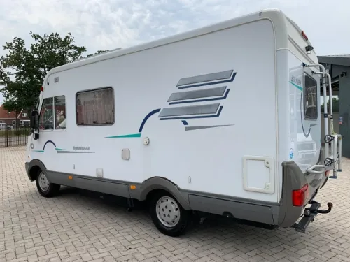 Hymer B 674 Lit fixe Lit escamotable photo : 3