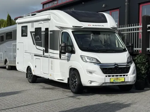 Adria Coral Axess 600 SL 7 m&egrave;tres lits jumeaux photo : 4
