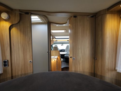 Hymer T 698 CL Queensbed photo: 3