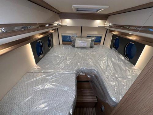 Malibu Van First Class Two Rooms 640 LE RB Charming GT Skyview Foto: 5