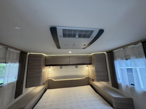 RAPIDO 896 F Automatik - Queensize-Bett Foto: 14