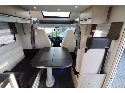 Chausson Titanium 738 XLB QUEENSBED + POP-TOP ROOF photo: 9