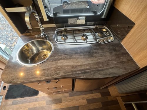 Knaus R16 Knaus Sky TI Silver Selection 700 MEG Airco AUT 31dkm photo: 16