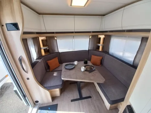 Hobby De Luxe 495 UL 1800kg - Bettverbreiterung Foto: 5