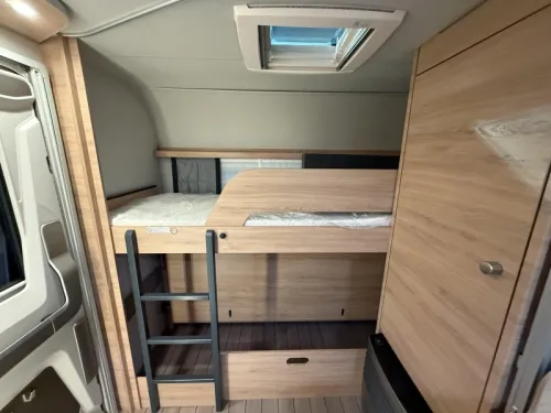 Knaus Sudwind Black Selection 540 FDK Etagenbett / Franz&ouml;sisches Bett Foto: 11