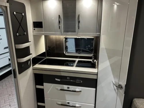 Hobby Excellent 460 SL Met mover en luifel  foto: 5