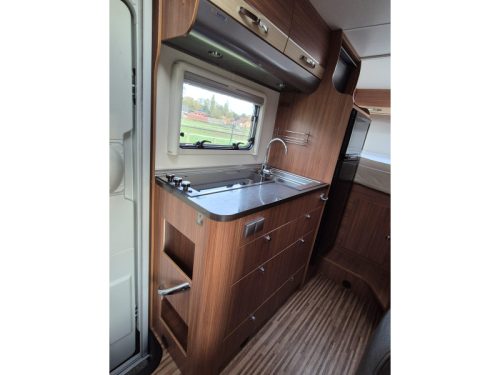 Adria Compact 660 SPX Transverse bed 1st owner 2016 photo: 14