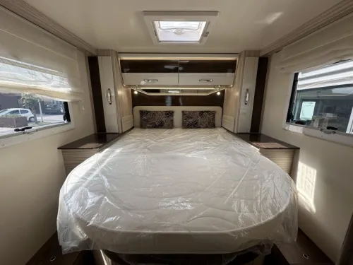 Elnagh Magnum 582 140PS Queensbed Dachklimaanlage Foto: 8