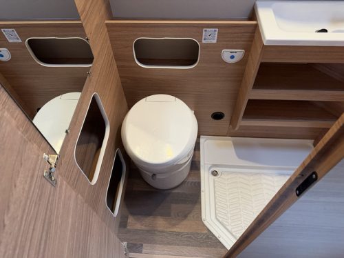 Weinsberg CaraHome 650 DG / Kostenlose Lagerung Foto: 12