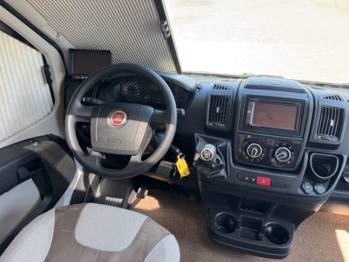 Pilote Essentiel P 706 Queensbed Pop-top roof  photo: 23
