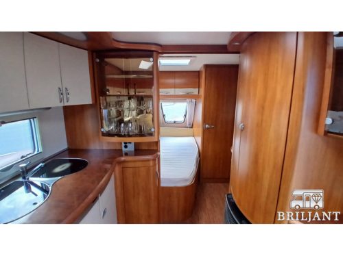 Hobby 560 UFE Wohnwagen franz&ouml;sisches Bett/Rundsitzgruppe Foto: 15