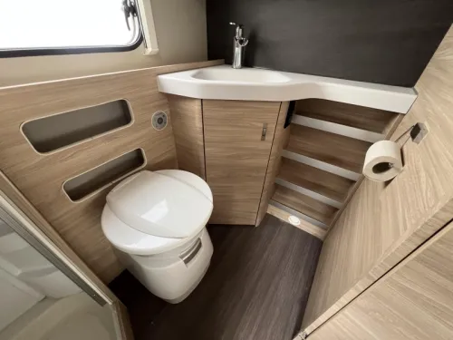 Knaus Sudwind 580 QS Rangierhilfe, Etagenbett, Radio, Foto: 17
