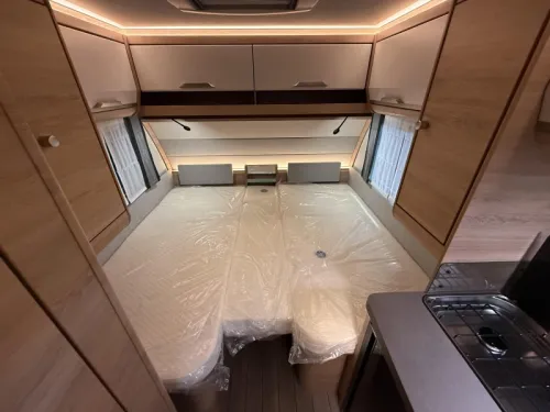 Knaus Sudwind Black Selection 460 EU Einzelbetten / Dinette Foto: 8