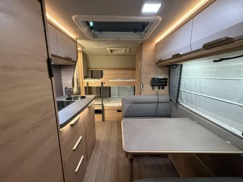 Knaus Sudwind Black Selection 540 FDK Etagenbett / Franz&ouml;sisches Bett Foto: 6