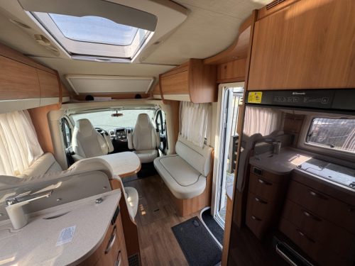 Hymer T 704 SL single beds levelling system photo: 15