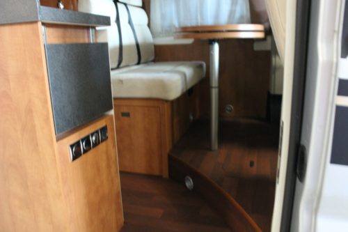 Knaus Sun Ti 700 Meg, Querbett, Garage, drehbare Vordersitze, Halbdinette, Sitzbank. Bj. 2008 Marum (Groningen) Foto: 13