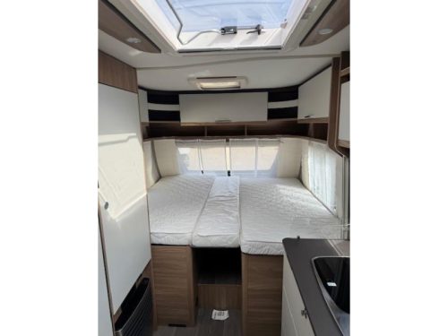 B&uuml;rstner Premio Plus 520 TL spacious family caravan photo: 10