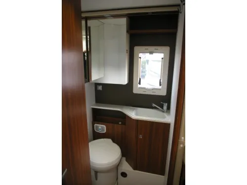 Adria Matrix Plus 670 SL Lits jumeaux, Toit relevable. photo : 12