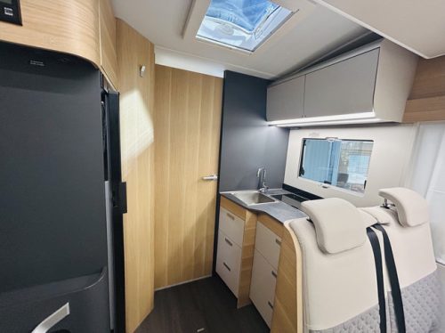 Adria MATRIX 670 SL Axess Lits jumeaux, plancher enti&egrave;rement plat, 5 places ceintur&eacute;es photo : 14