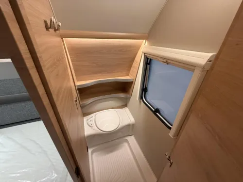 Knaus Sudwind Black Selection 540 FDK Etagenbett / Franz&ouml;sisches Bett Foto: 17