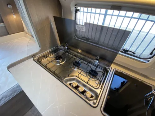 Hobby On Tour 390 SF Treinzit, dwars bed Foto: 17