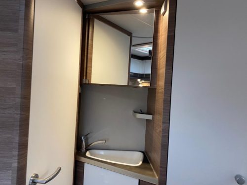 Knaus Live TI 650 MF French bed | Automatic photo: 12