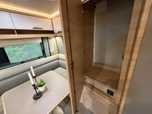 Knaus Sudwind Black Selection 500 EU Einzelbetten / Rundsitzgruppe Foto: 10
