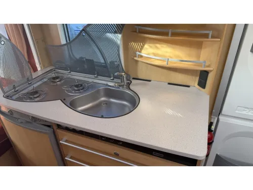 Dethleffs Camper 440 DB Querbett Sitztoilette Foto: 7