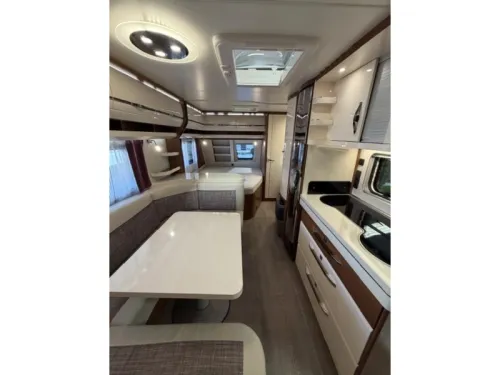 Hobby Excellent 560 KMFE Incl. Awning and Mover photo: 15