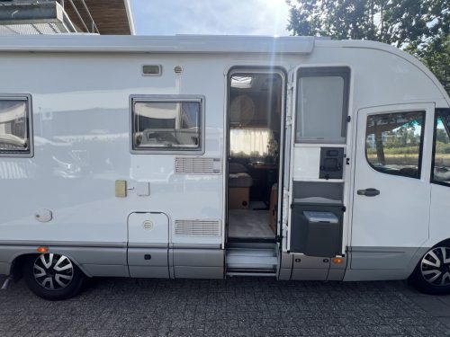 Laika Ecovip 715 SINGLE BEDS+POP-TOP ROOF MOTOR AIR CONDITIONING TOW HITCH photo: 5