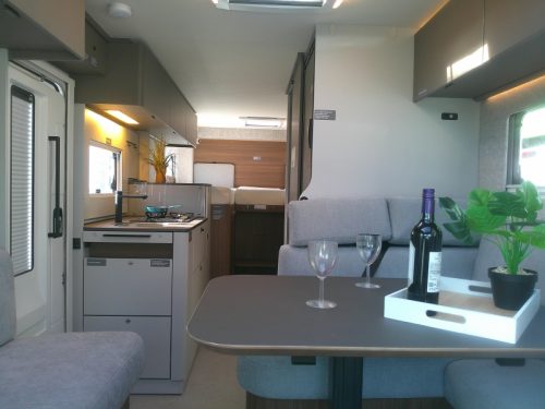 LMC Cruiser 740 EL single beds, Automatic  photo: 13
