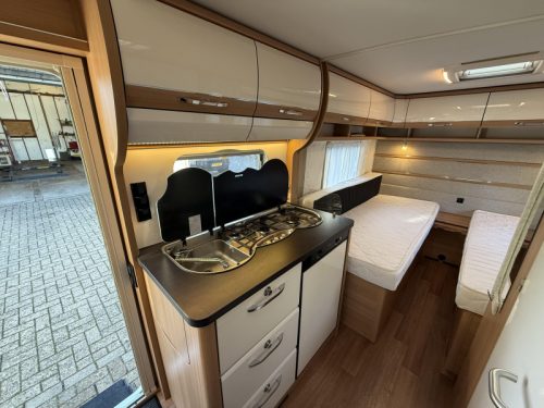 LMC Musica 490 E 2 BERTHS U-SHAPED SEATING MOVER TOP photo: 16