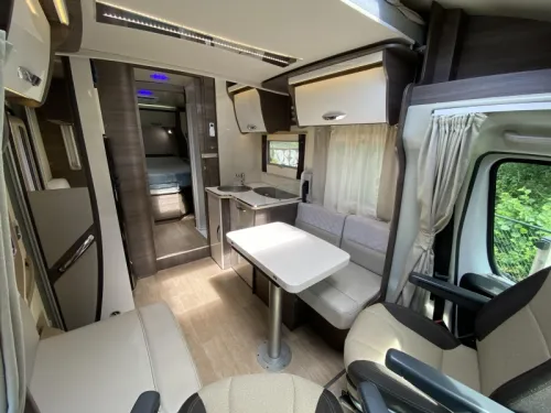McLouis Yearling 81G Limited Edition Roof air conditioning | Holiday ready photo: 8
