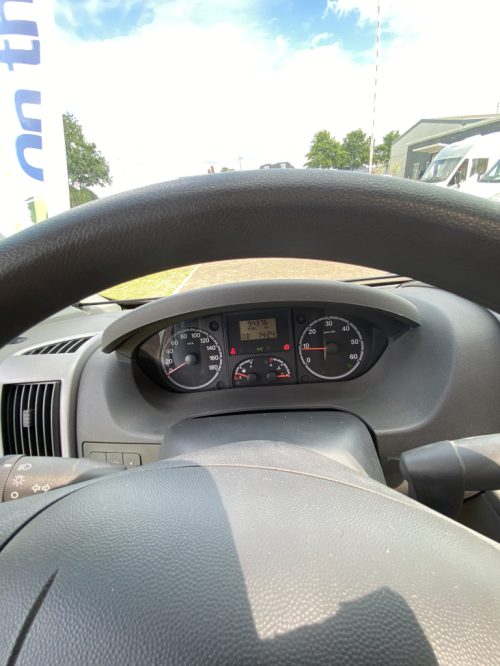 Hymer T 674 SL  2.3  MultiJet 160 HP,  Semi-integrated,  2  Single beds,  Engine air conditioning, Aut. dish    etc. Year of manufacture 2011 Camper Centrum On the Road at the Noorderringweg 4 in Marum. photo: 17