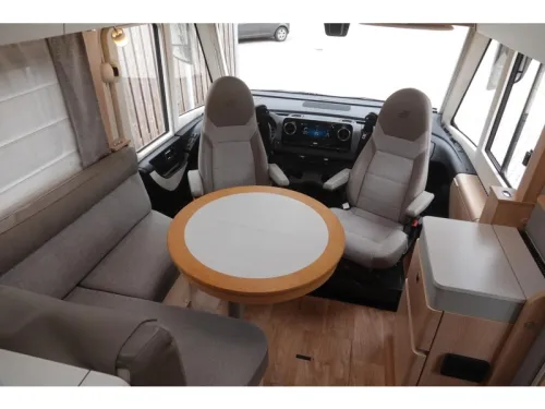 Hymer B ML I 790 Einzigartige Raumaufteilung Foto: 11