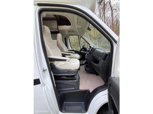 B&uuml;rstner Ixeo Time it 734 Fiat 2.3 131hp Euro 5 | French bed | Electric pop-up bed | Separate shower/toilet | Garage | Camera | Tow hitch | 91k miles | TO photo: 17