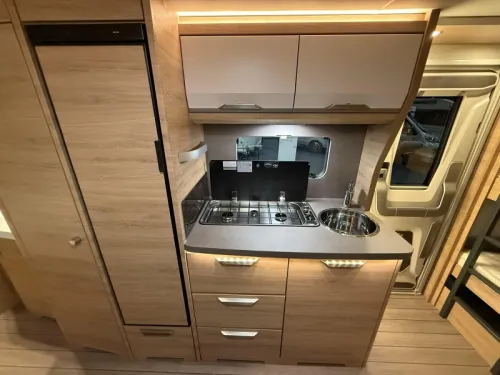 Knaus Sudwind Black Selection 540 FDK Etagenbett / Franz&ouml;sisches Bett Foto: 14