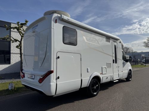 Hymer B-MC T 680 single beds pop-top roof photo: 3