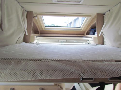 Eura Mobil Profila RS 695 EB single beds, pop-top roof, automatic photo: 3